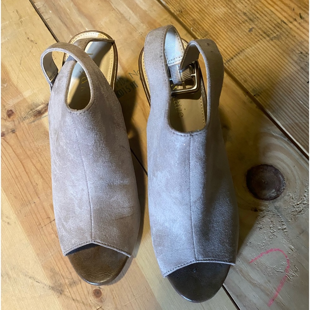 Kelly and Katie beige chunky heel shoe